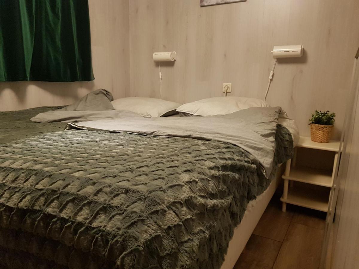 Chalet 2 Pers Met Hottub - Aan De Bosrand - Ijsselmeer - Gaasterland - Bos Rijs Exteriör bild