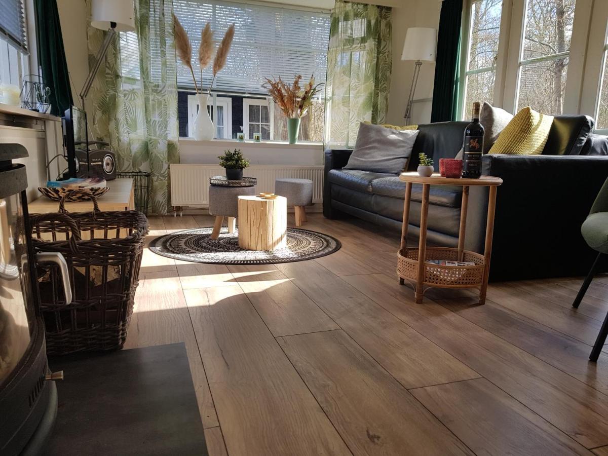 Chalet 2 Pers Met Hottub - Aan De Bosrand - Ijsselmeer - Gaasterland - Bos Rijs Exteriör bild